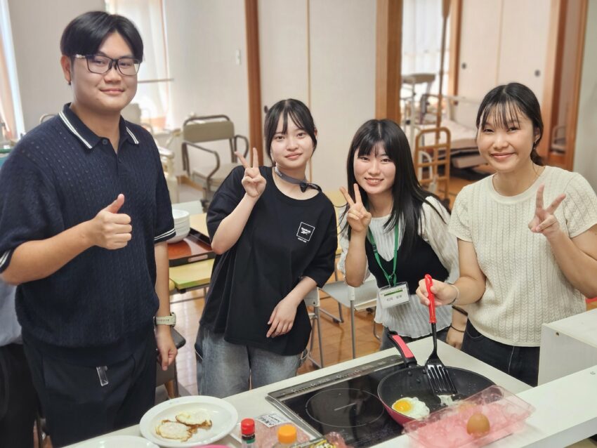 タイ料理のガパオライスや肉じゃが、そうめんを学生と一緒に調理しました