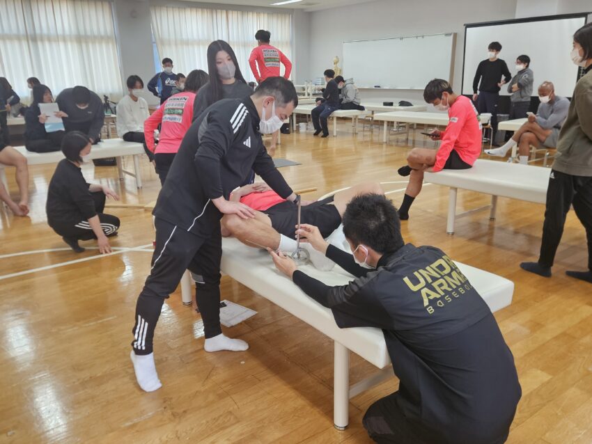 卒業生の理学療法士の先生にもご協力いただきました